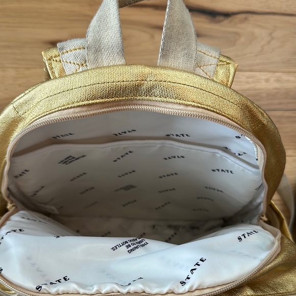 State Gold Backpack and lunchbox Set - Picture 10 of 11